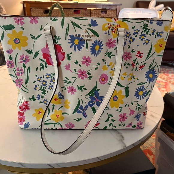 kate spade Handbags - kate spade White Floral Tote with Multicolor Flowers